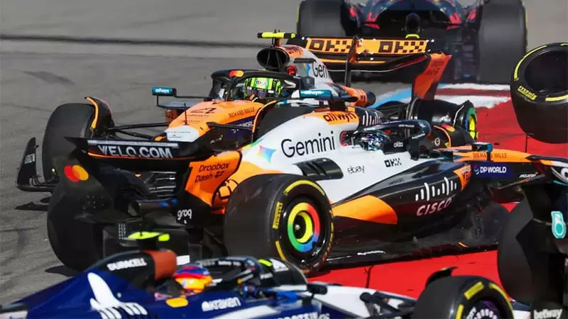 Гонщики McLaren обходят недоразумения после столкновения