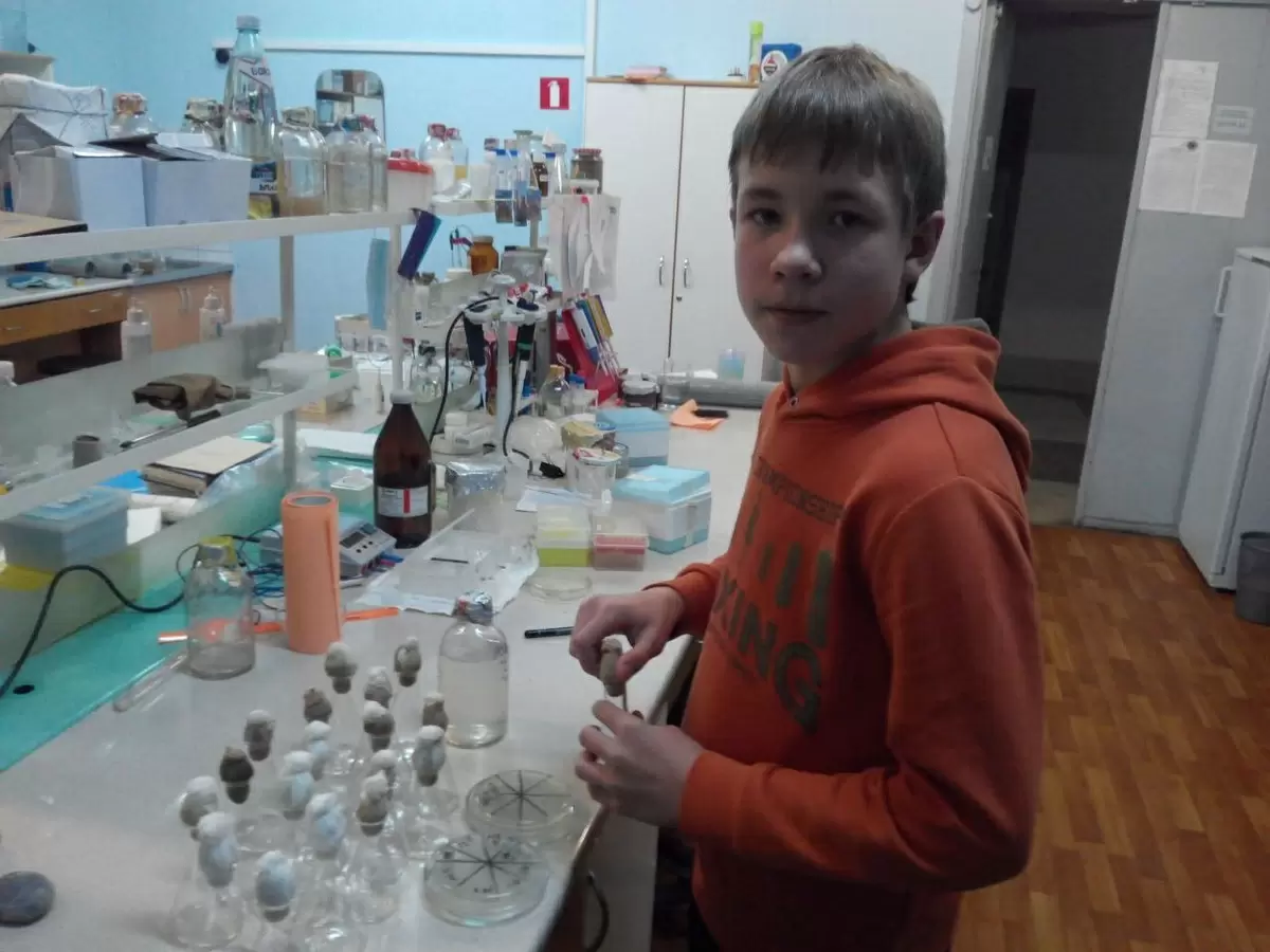 Десять лет назад: как юный талант покорял мир микробиологии