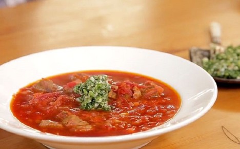 Секреты сибирского борща: как приготовить самый красный и ароматный суп с копченым салом