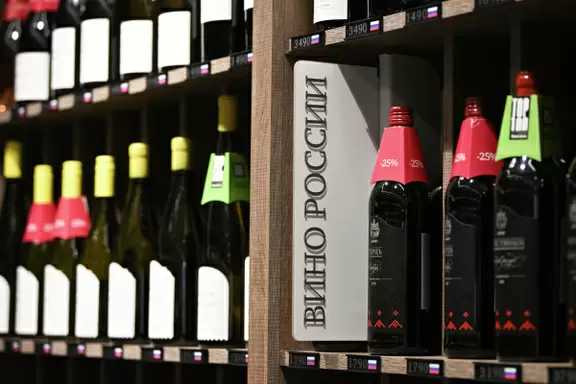 Идеальное количество вина для новогоднего стола