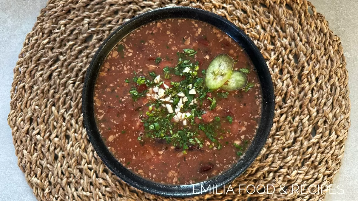 Постный фасолевый суп с орехами по армянской кухне