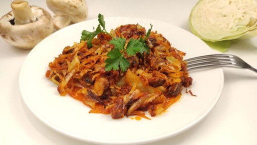 Неотразимая тушеная капуста с грибами, которая подойдёт каждому