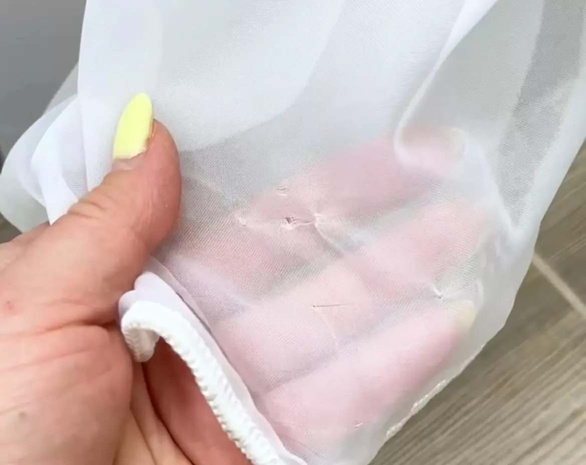 Как быстро избавиться от затяжек на тюле с помощью обычной монетки