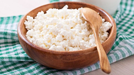 Как ежедневное потребление творога может изменить ваше здоровье: полезные сочетания и возможные риски