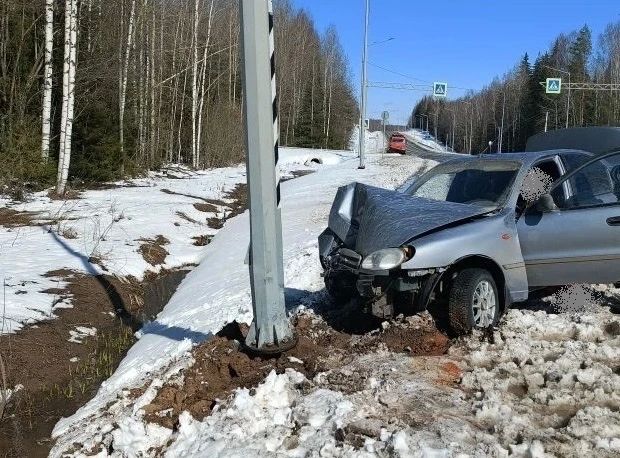 В Юрьянском районе врезался в столб «ЗАЗ Шанс»