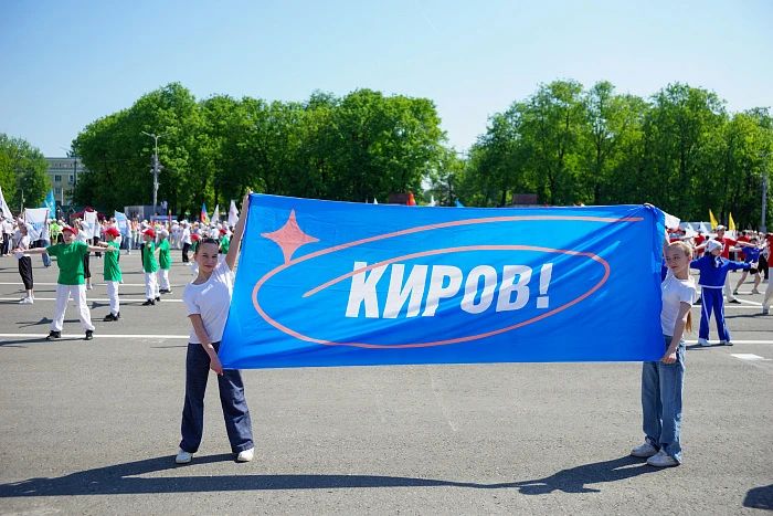 Первый парад детских объединений прошел на главной площади Кирова Первый парад детских объединений прошел на главной площади Кирова