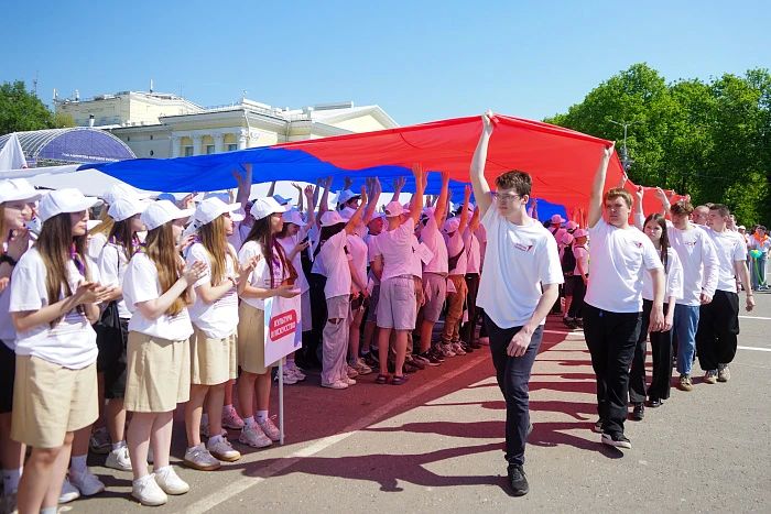 Первый парад детских объединений прошел на главной площади Кирова Первый парад детских объединений прошел на главной площади Кирова