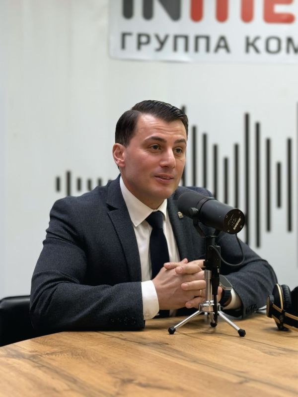 Вопросы по благоустройству, ремонту дорог, уличному освещению и многим другим проблемам поступают депутату постоянно