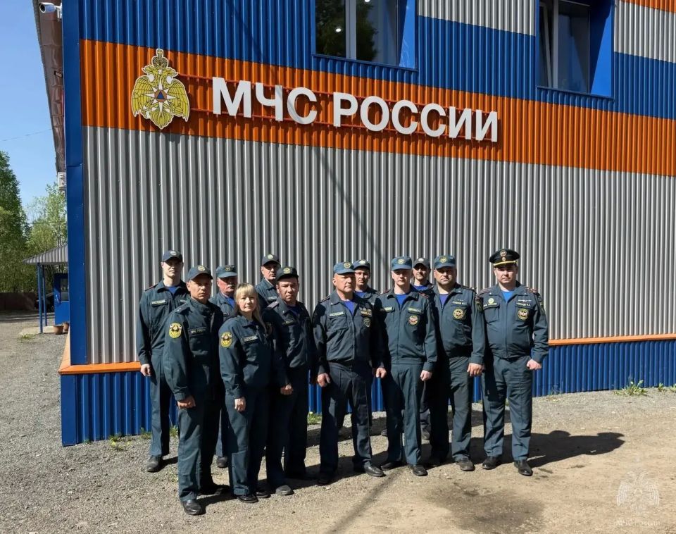 В Котельничском районе пожарные и местные жители вместе отстояли дом от огня В Котельничском районе пожарные и местные жители вместе отстояли дом от огня