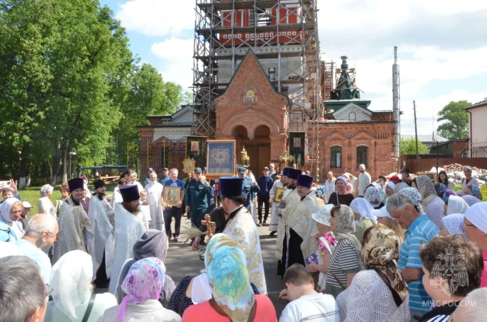 В крестный ход - с особой миссией В крестный ход - с особой миссией