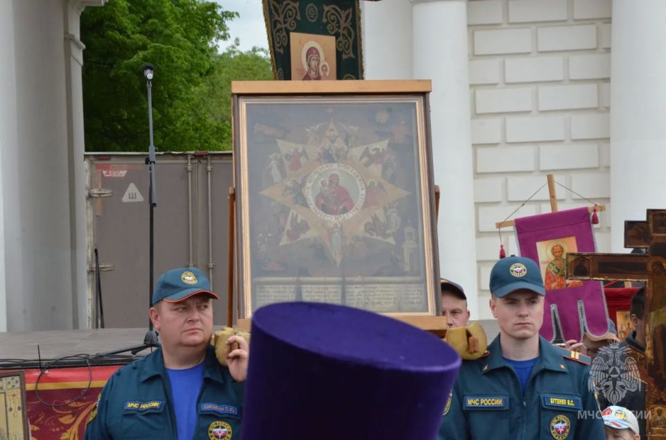 В крестный ход - с особой миссией В крестный ход - с особой миссией