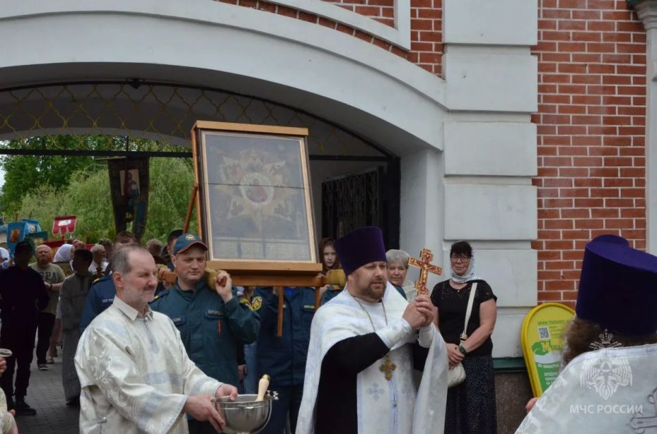 В крестный ход - с особой миссией В крестный ход - с особой миссией