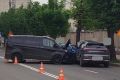 На Октябрьском проспекте столкнулись три автомобиля и перекрыли проезд