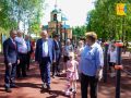 Губернатор Александр Соколов вместе с заместителем председателя Законодательного Собрания Кировской области Алексеем Потапенко, депутатом Законодательного Собрания Борисом Весниным осмотрели обновленный сквер в Юрье