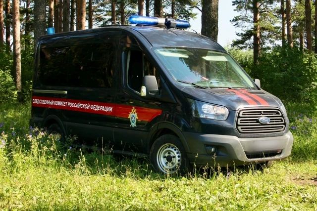 В Верхнекамском районе рабочий поскользнулся и угодил ногой под работающую ленточную пилу