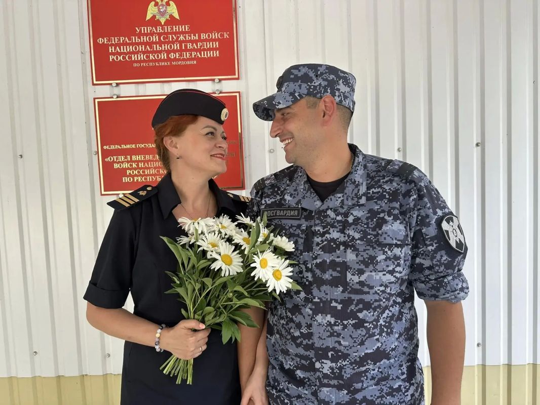 В год 10-летия ведомства и 215-й годовщины войск правопорядка в подразделениях Приволжского ордена Жукова округа Росгвардии прошли праздничные мероприятия, приуроченные к Дню семьи, любви и верности В год 10-летия ведомства и 215-й годовщины войск правопорядка в подразделениях Приволжского ордена Жукова округа Росгвардии прошли праздничные мероприятия, приуроченные к Дню семьи, любви и верности