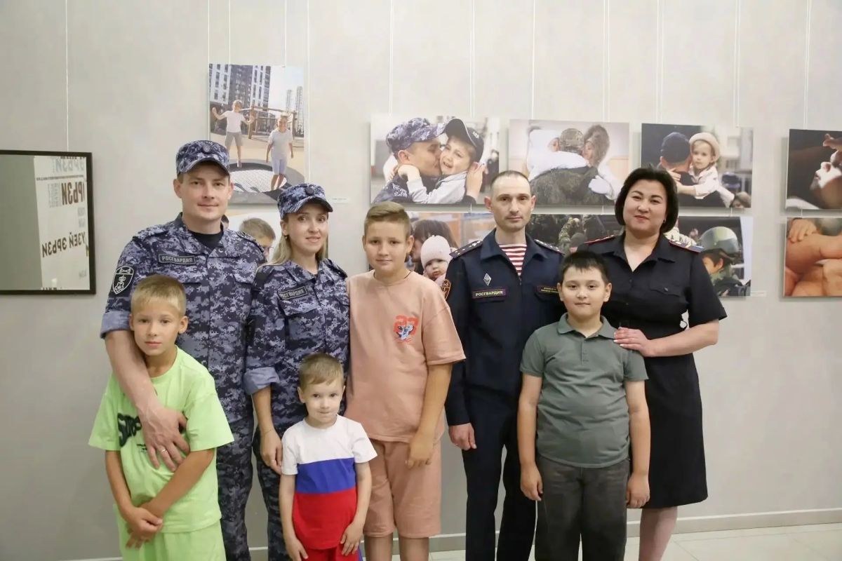В год 10-летия ведомства и 215-й годовщины войск правопорядка в подразделениях Приволжского ордена Жукова округа Росгвардии прошли праздничные мероприятия, приуроченные к Дню семьи, любви и верности В год 10-летия ведомства и 215-й годовщины войск правопорядка в подразделениях Приволжского ордена Жукова округа Росгвардии прошли праздничные мероприятия, приуроченные к Дню семьи, любви и верности