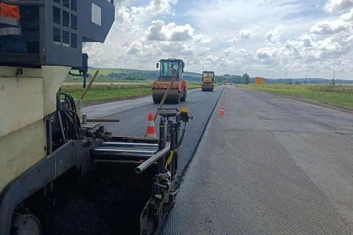 В Кировской области продолжается ремонт дорог к соседним регионам