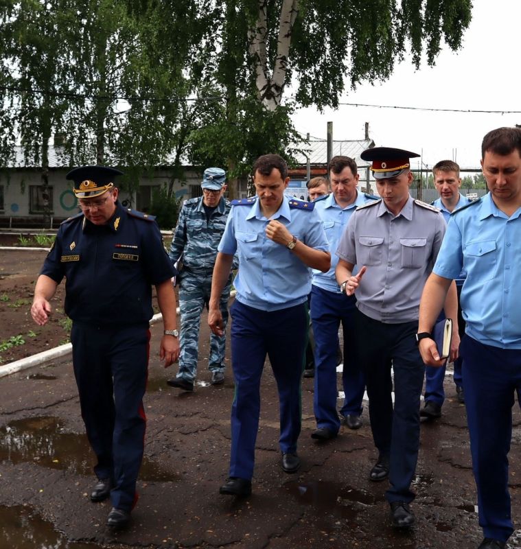 Прокурор Кировской области Юрий Рываев проверил соблюдение закона в женской исправительной колонии в городе Котельниче и соблюдение прав инвалидов на медицинское обслуживание в поликлинике ЦРБ Прокурор Кировской области Юрий Рываев проверил соблюдение закона в женской исправительной колонии в городе Котельниче и соблюдение прав инвалидов на медицинское обслуживание в поликлинике ЦРБ