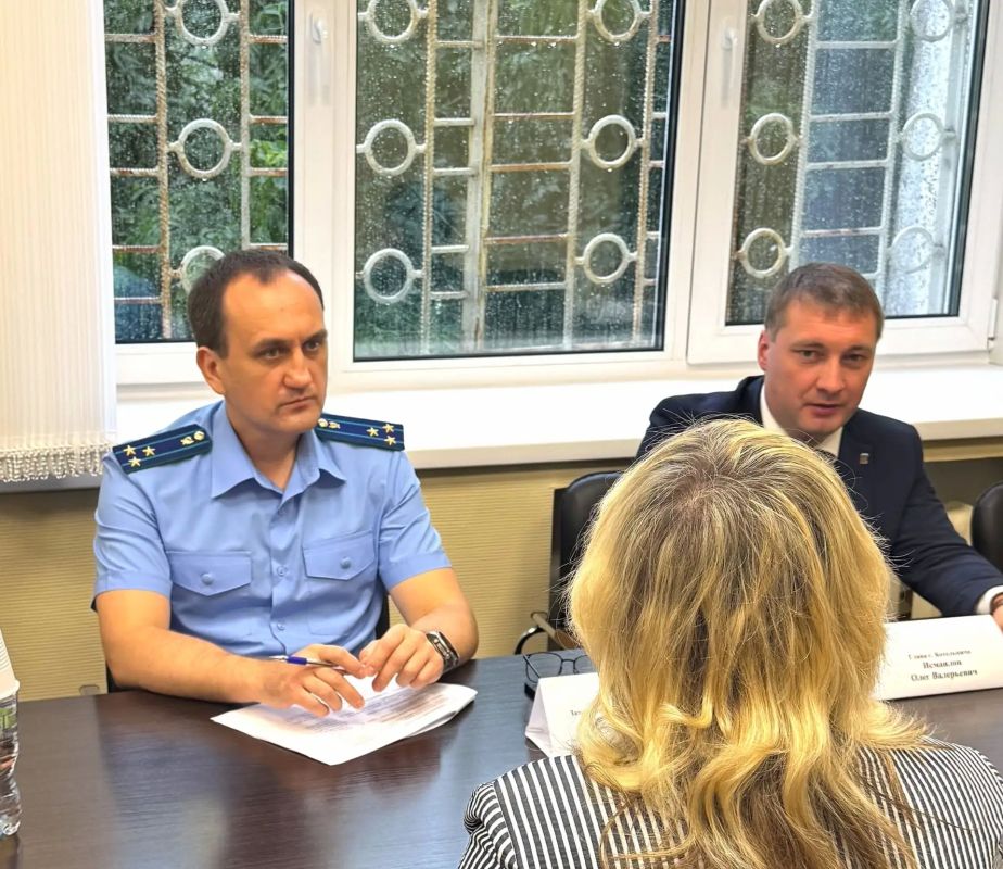 Заместитель прокурора Кировской области Сергей Хлопунов провел личный прием граждан в Котельничском районе и встретился с членами семей участников СВО Заместитель прокурора Кировской области Сергей Хлопунов провел личный прием граждан в Котельничском районе и встретился с членами семей участников СВО