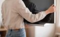 В Кирове женщина по строительным лесам забралась в квартиру и вынесла телевизор