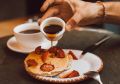 Кофе с кленовым сиропом: идеальное сочетание тепла и вкуса в холодное время года