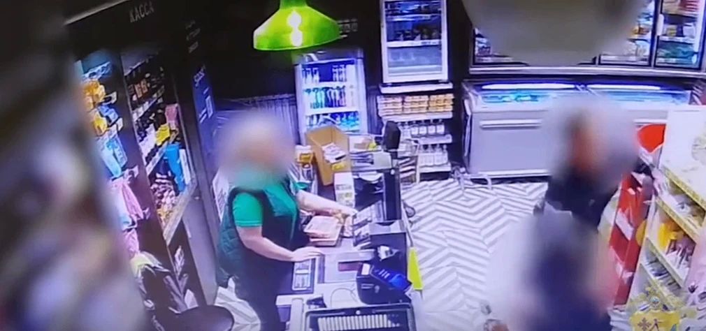 В Кирове посетители супермаркета обезвредили вооружённого грабителя В Кирове посетители супермаркета обезвредили вооружённого грабителя