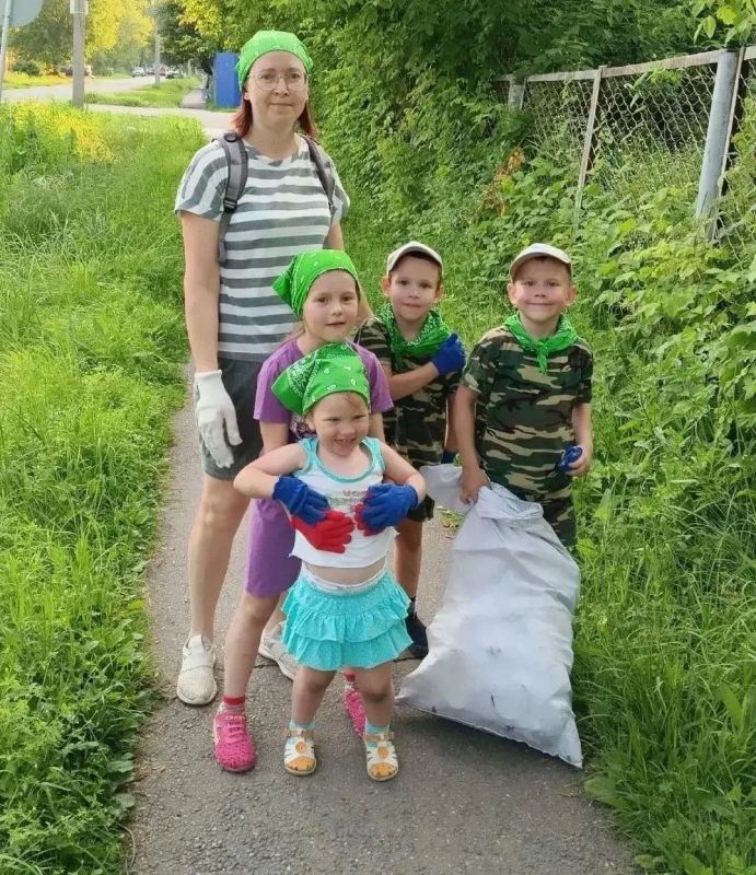 «Главное — всё делать вместе»: многодетная семья из Зуевки стала героем рубрики «Маленькие помощники» «Главное — всё делать вместе»: многодетная семья из Зуевки стала героем рубрики «Маленькие помощники»