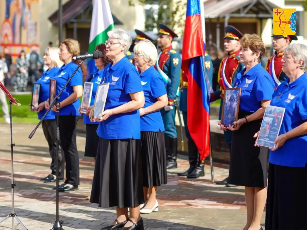 В Кирове прошла торжественная церемония открытия Аллеи Славы, посвященной участникам СВО В Кирове прошла торжественная церемония открытия Аллеи Славы, посвященной участникам СВО