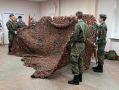 Курсанты Вятского ГАТУ плетут маскировочные сети для отправки в зону спецоперации