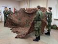 Курсанты Вятского ГАТУ плетут маскировочные сети для отправки в зону спецоперации