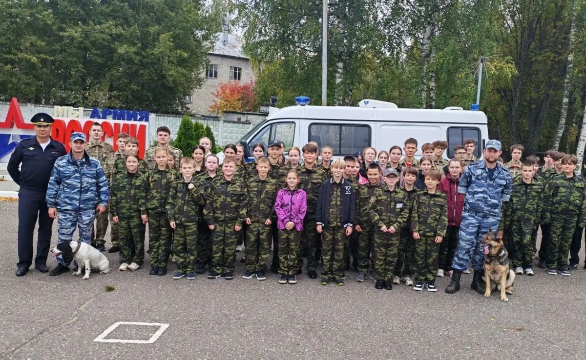 В Кировской области транспортные полицейские провели для детей, чьи родители исполняют свой воинский долг, профилактическое мероприятие В Кировской области транспортные полицейские провели для детей, чьи родители исполняют свой воинский долг, профилактическое мероприятие