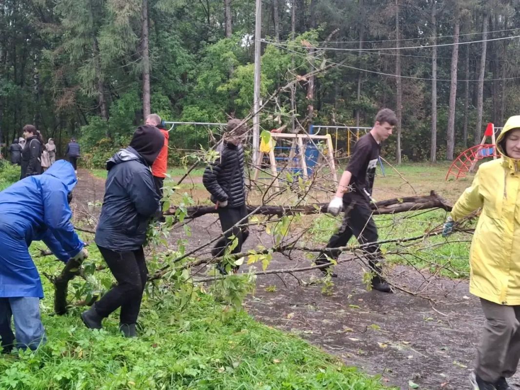 Студенты техникума поддержали общегородской субботник Студенты техникума поддержали общегородской субботник