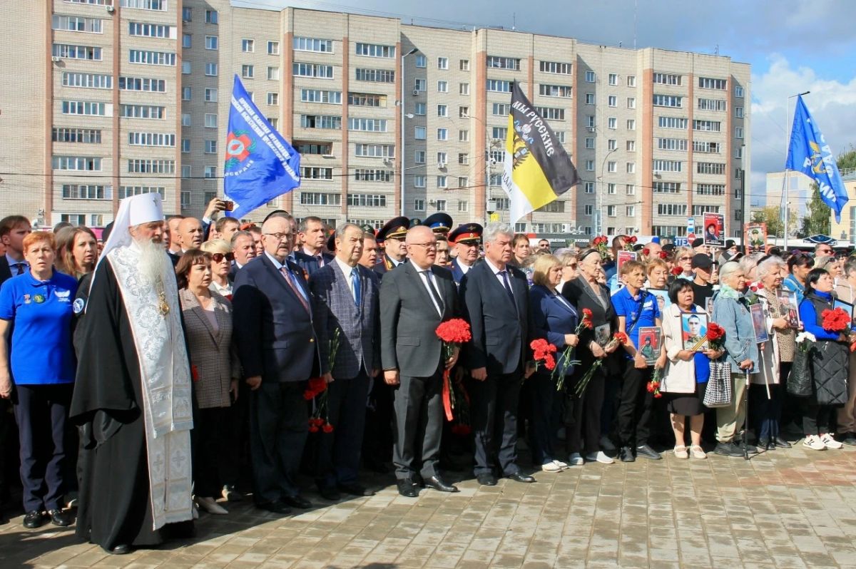 Представители региональной общественной организации «Союз ветеранов следствия» Кировской области совместно с сотрудниками регионального следственного управления СК России приняли участие в церемонии открытия мемориального... Представители региональной общественной организации «Союз ветеранов следствия» Кировской области совместно с сотрудниками регионального следственного управления СК России приняли участие в церемонии открытия мемориального...