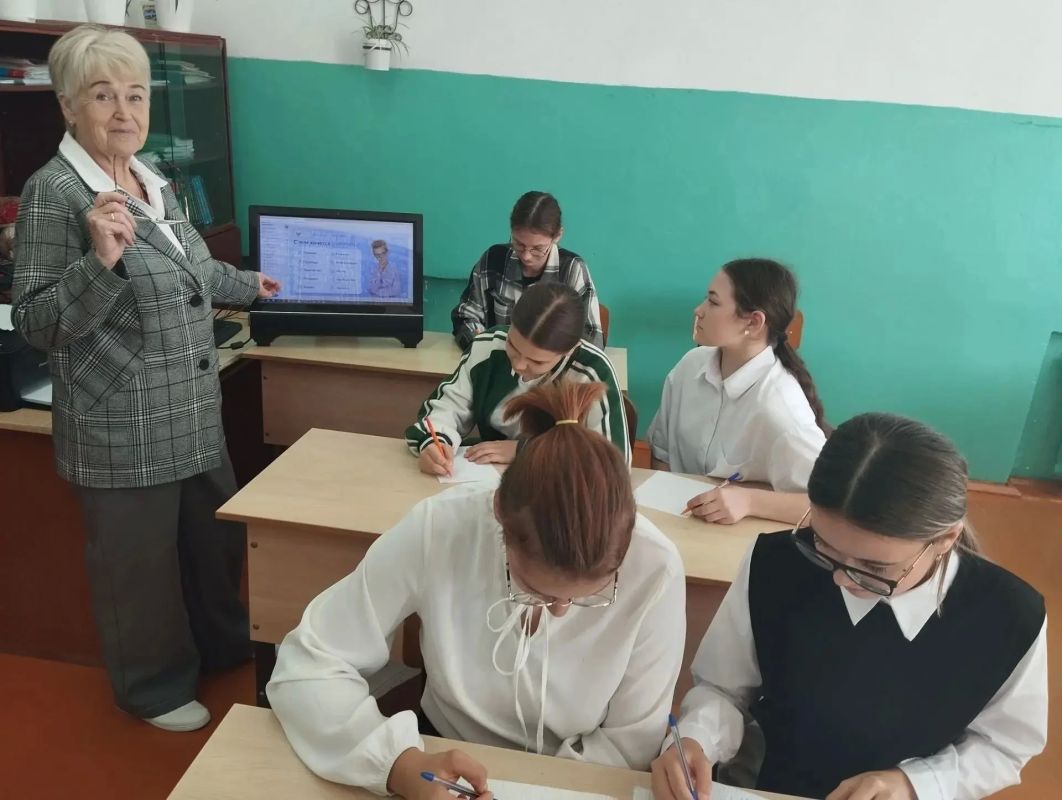 Школьники из Белой Холуницы определили профессии, которые им по-настоящему интересны Школьники из Белой Холуницы определили профессии, которые им по-настоящему интересны