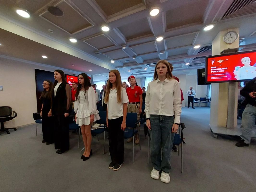 В Кирове в рамках акции «Мы – граждане России» состоялось вручение паспортов 14-летним жителям города В Кирове в рамках акции «Мы – граждане России» состоялось вручение паспортов 14-летним жителям города