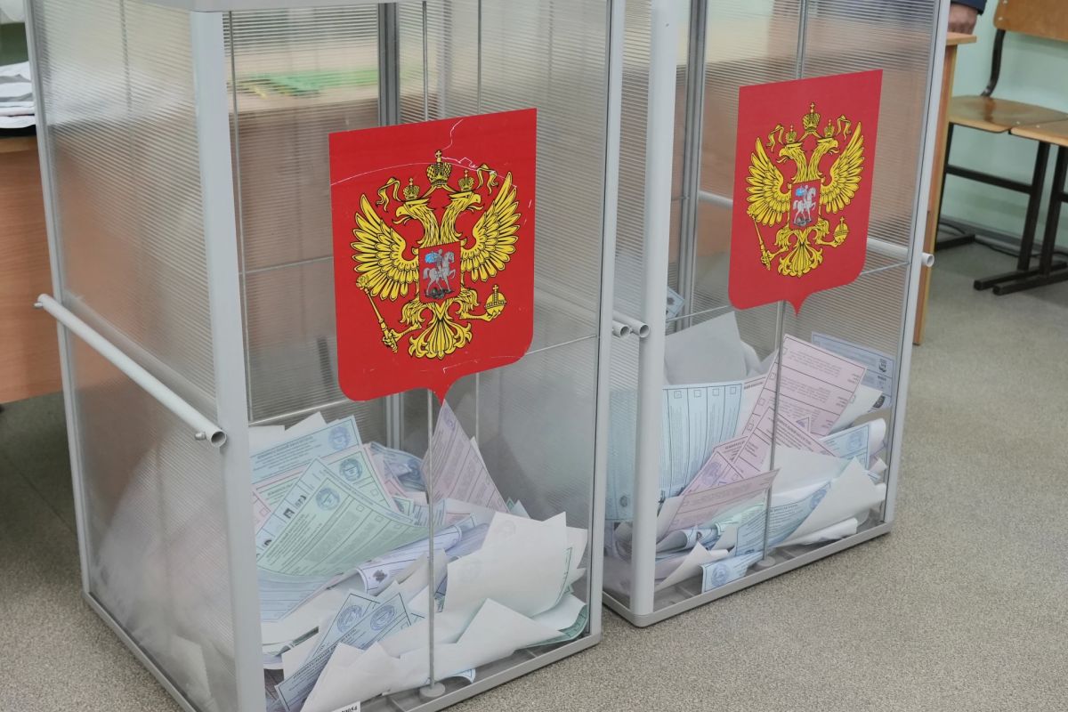 Сегодня в 8 часов утра в Кировской области вновь открылись все избирательные участки — начался второй день голосования на выборах депутатов Государственной Думы РФ и Законодательного Собрания Кировской области