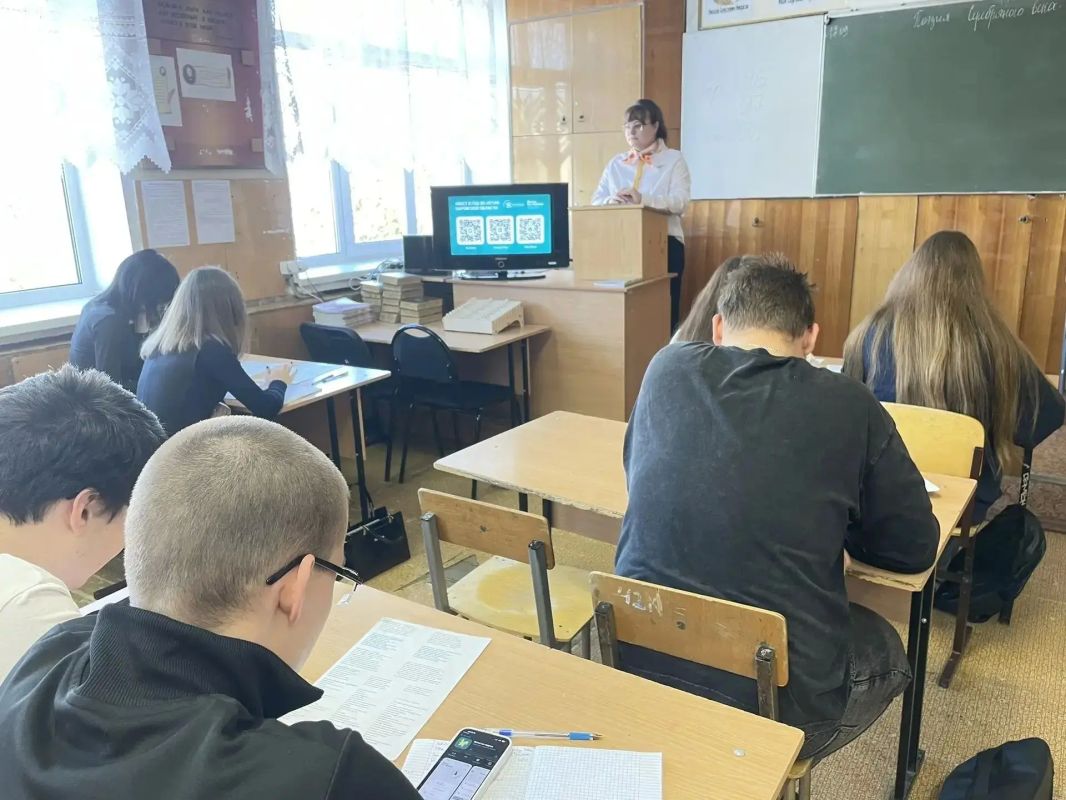 Кировские студенты узнали о возможностях региональных проектов, посвященных 90-летию Кировской области Кировские студенты узнали о возможностях региональных проектов, посвященных 90-летию Кировской области