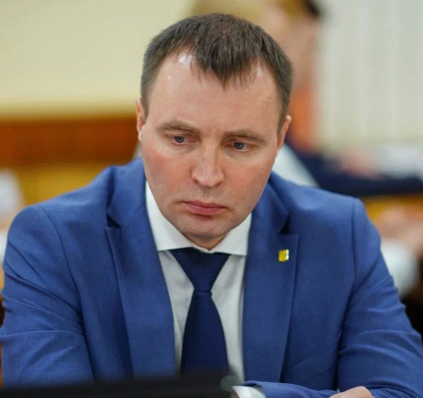 Александр Соколов: На встрече с руководителями отделений политических партий, прошедших в Заксобрание области по итогам выборов 18-20 сентября, коллеги предложили для организации более конструктивного взаимодействия между... Александр Соколов: На встрече с руководителями отделений политических партий, прошедших в Заксобрание области по итогам выборов 18-20 сентября, коллеги предложили для организации более конструктивного взаимодействия между...
