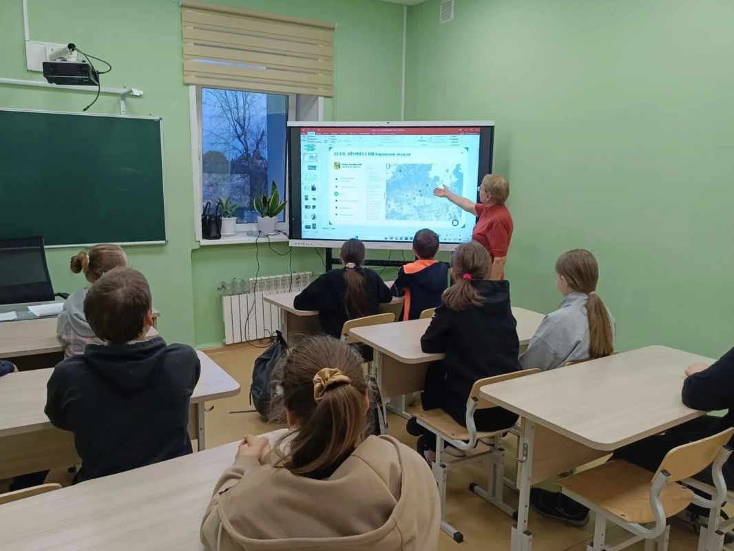 Школьники познакомились с рынком труда Кировской области Школьники познакомились с рынком труда Кировской области