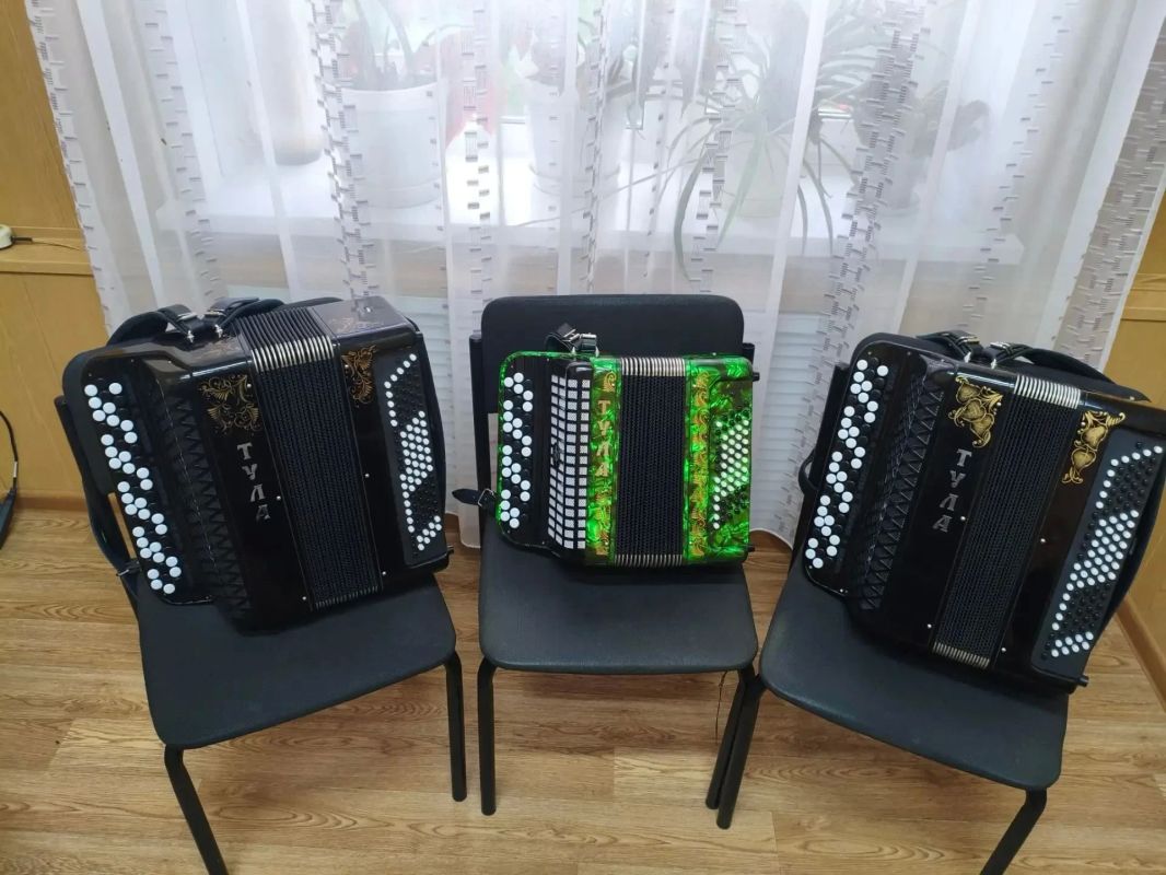 В Малмыжскую детскую школу искусств им. С.Б. Сахара поступили новые музыкальные инструменты, оборудование и учебные материалы В Малмыжскую детскую школу искусств им. С.Б. Сахара поступили новые музыкальные инструменты, оборудование и учебные материалы