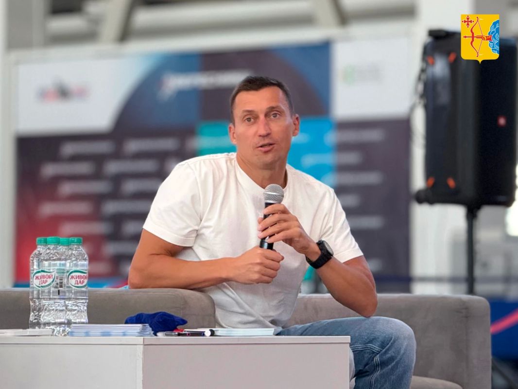 Олимпийский чемпион по лыжным гонкам Александр Легков встретился со студентами и школьниками Кирова Олимпийский чемпион по лыжным гонкам Александр Легков встретился со студентами и школьниками Кирова