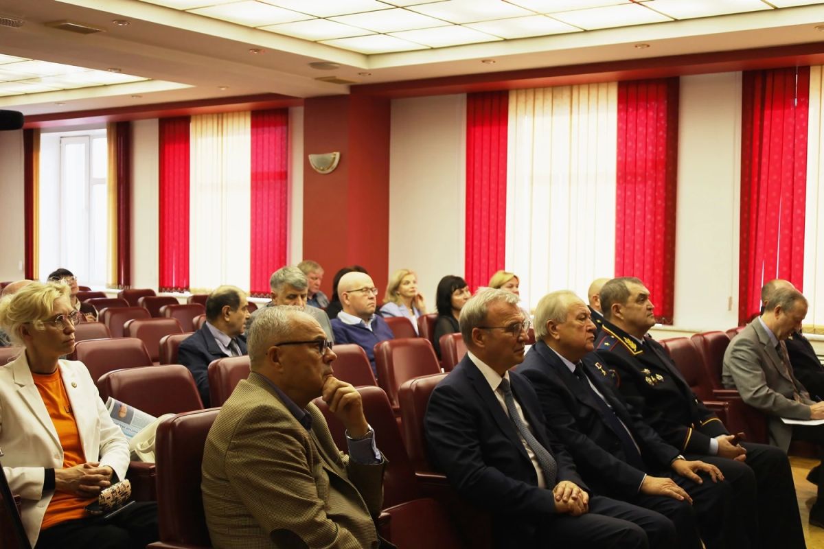 В Кирове прошло заседание Общественного совета при УМВД России по Кировской области В Кирове прошло заседание Общественного совета при УМВД России по Кировской области