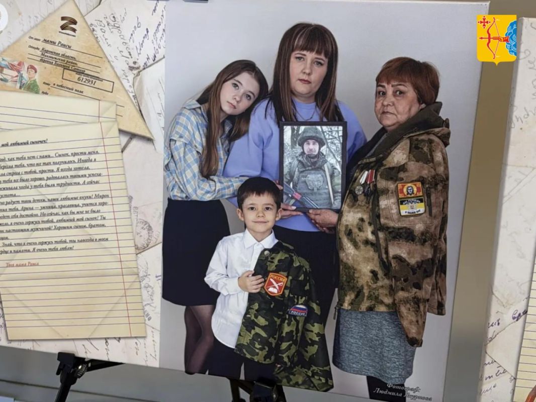 В Кирове на втором этаже автовокзала начала работу выставка «Семьи Героев» В Кирове на втором этаже автовокзала начала работу выставка «Семьи Героев»