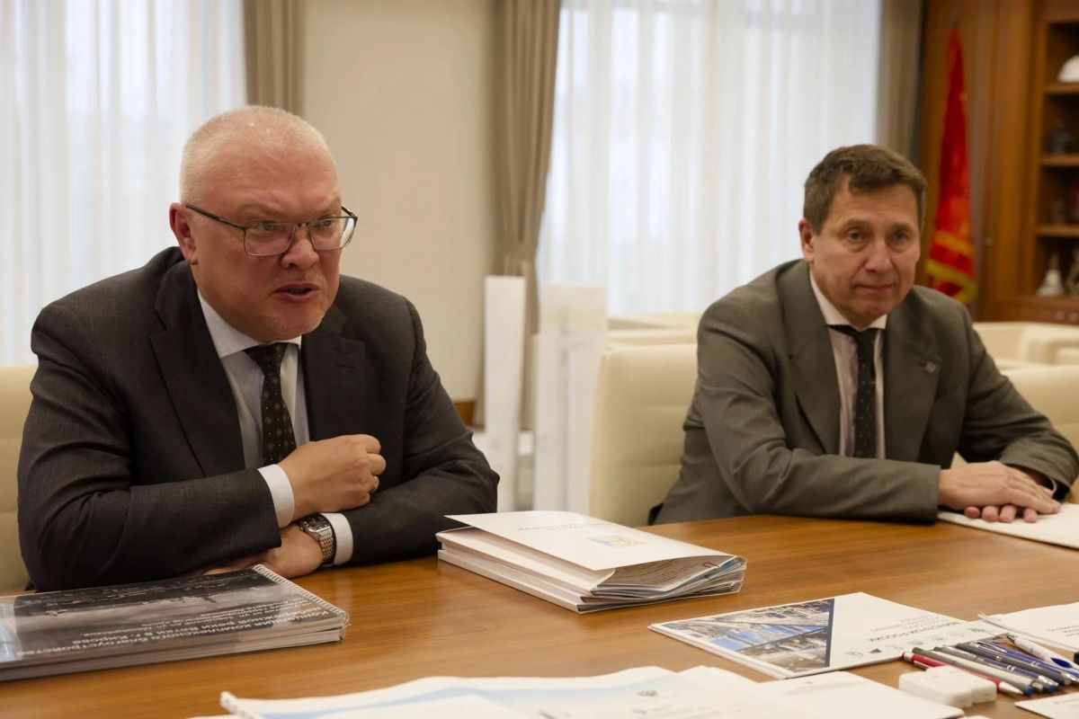 Александр Соколов: Представил министру строительства и ЖКХ России Иреку Энваровичу Файзуллину концепцию строительства набережной реки Вятки протяженностью 5,5 км в Кирове Александр Соколов: Представил министру строительства и ЖКХ России Иреку Энваровичу Файзуллину концепцию строительства набережной реки Вятки протяженностью 5,5 км в Кирове