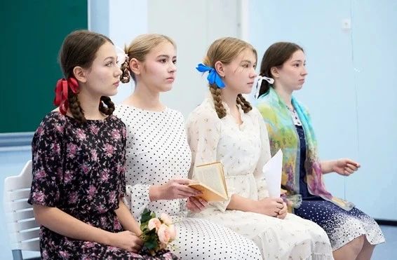 Гимназисты развивают гибкие навыки и творческую самореализацию в театральной студии «АзБукиВеди» Гимназисты развивают гибкие навыки и творческую самореализацию в театральной студии «АзБукиВеди»