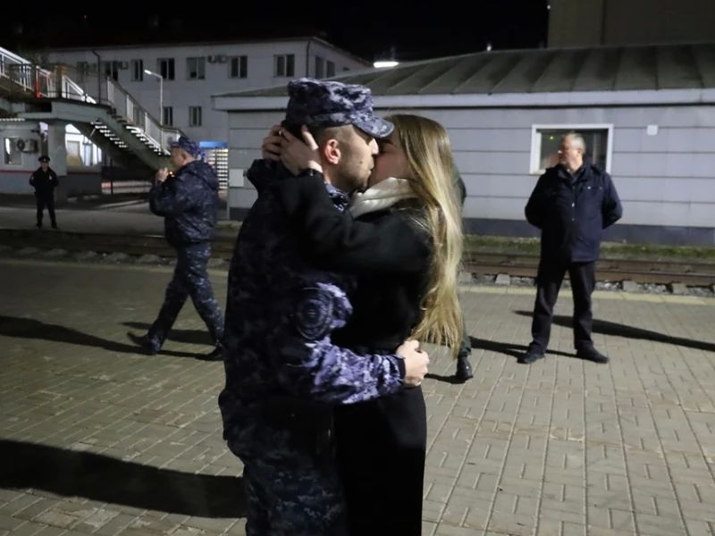 Сводный отряд кировской полиции вернулся из командировки на Северный Кавказ Сводный отряд кировской полиции вернулся из командировки на Северный Кавказ