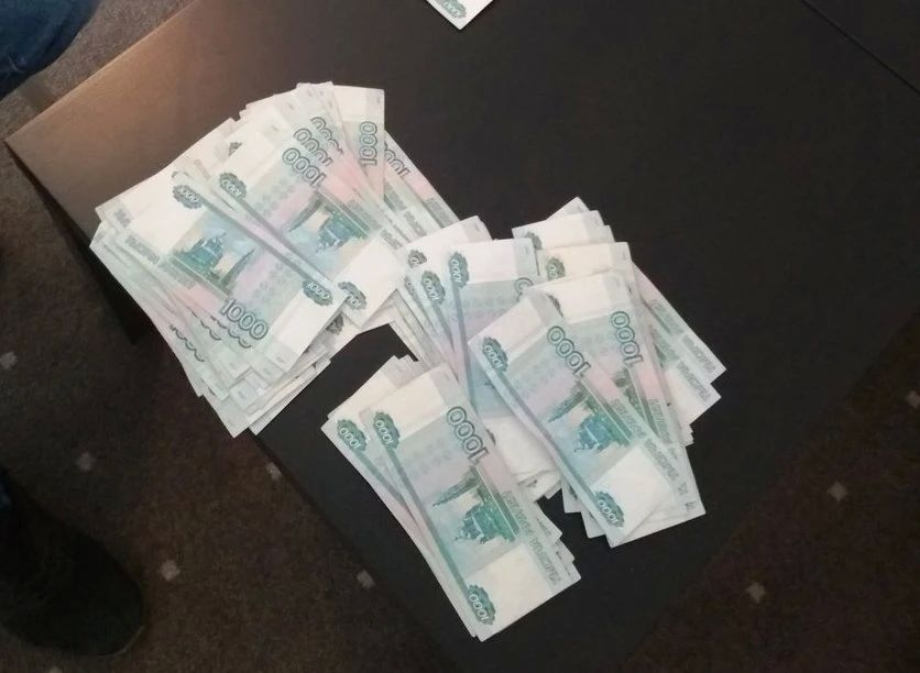 Жителя областного центра задержали за кражу денег у своей сожительницы