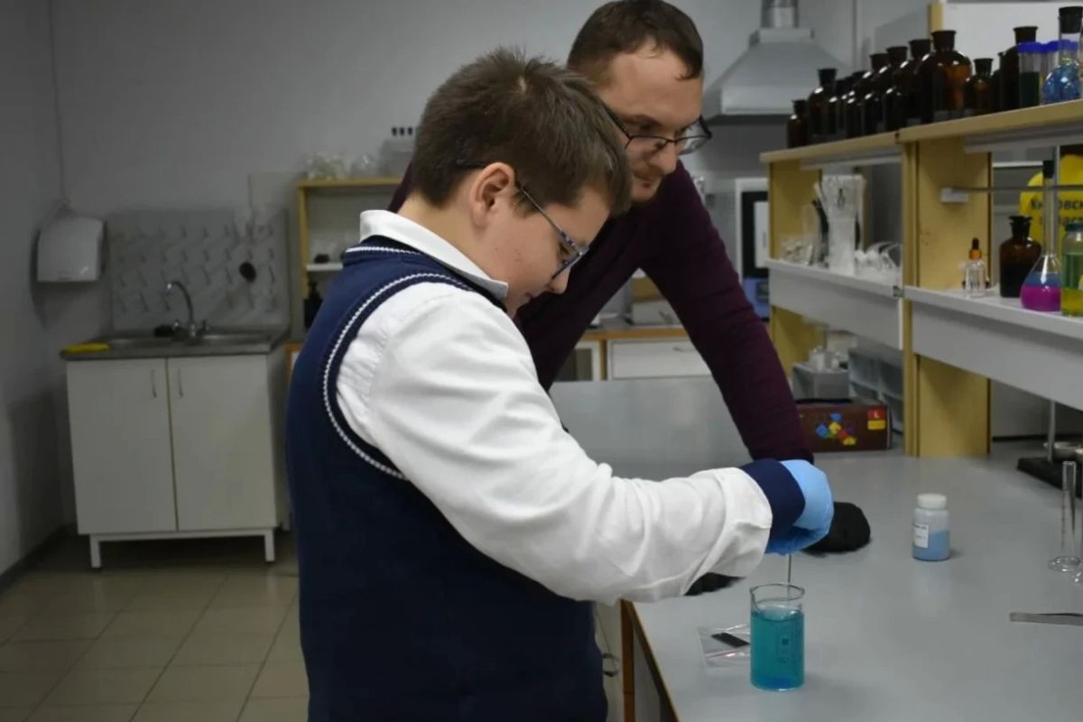 Школьники из Омутнинска погрузились в исследовательскую работу под руководством ученых РАН Школьники из Омутнинска погрузились в исследовательскую работу под руководством ученых РАН