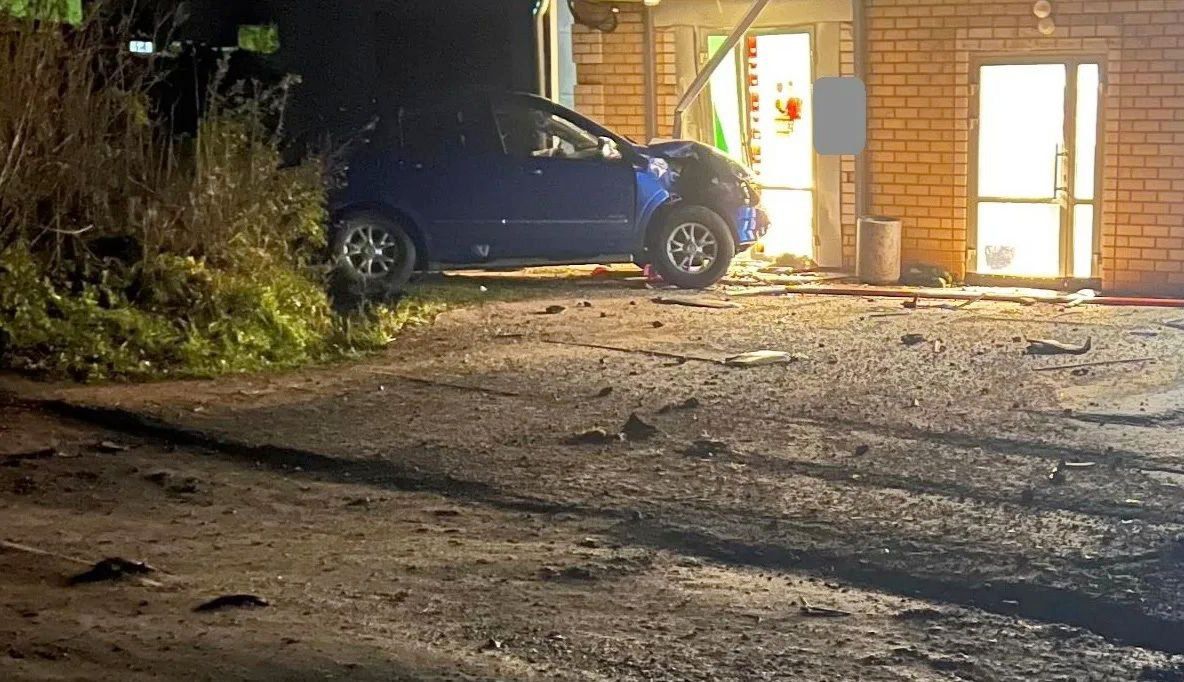 14-летний подросток врезался на авто в здание